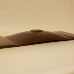 Nussbaumholz mit Schellackpolitur