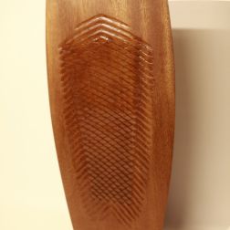 Nussbaumholz mit Schellackpolitur